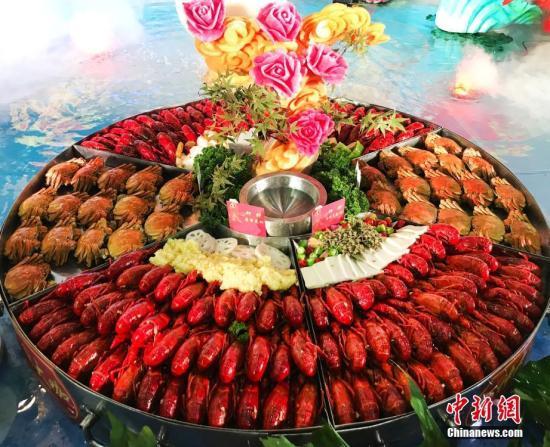 小龍蝦橫行德國柏林 政府鼓勵吃貨們大快朵頤！